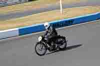 Vintage-motorcycle-club;eventdigitalimages;mallory-park;mallory-park-trackday-photographs;no-limits-trackdays;peter-wileman-photography;trackday-digital-images;trackday-photos;vmcc-festival-1000-bikes-photographs